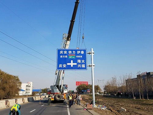 曲靖曲靖道路护栏网网片该如何进行正确的选购呢？
